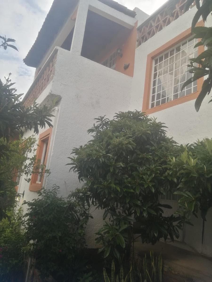 Casa amueblada estilo colonial amplia con cochera - 1