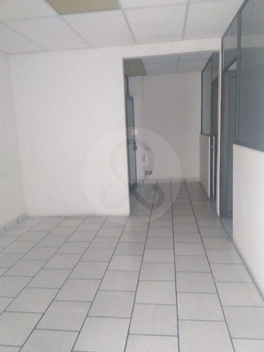 Oficina en venta en edificio con vigilancia - 1
