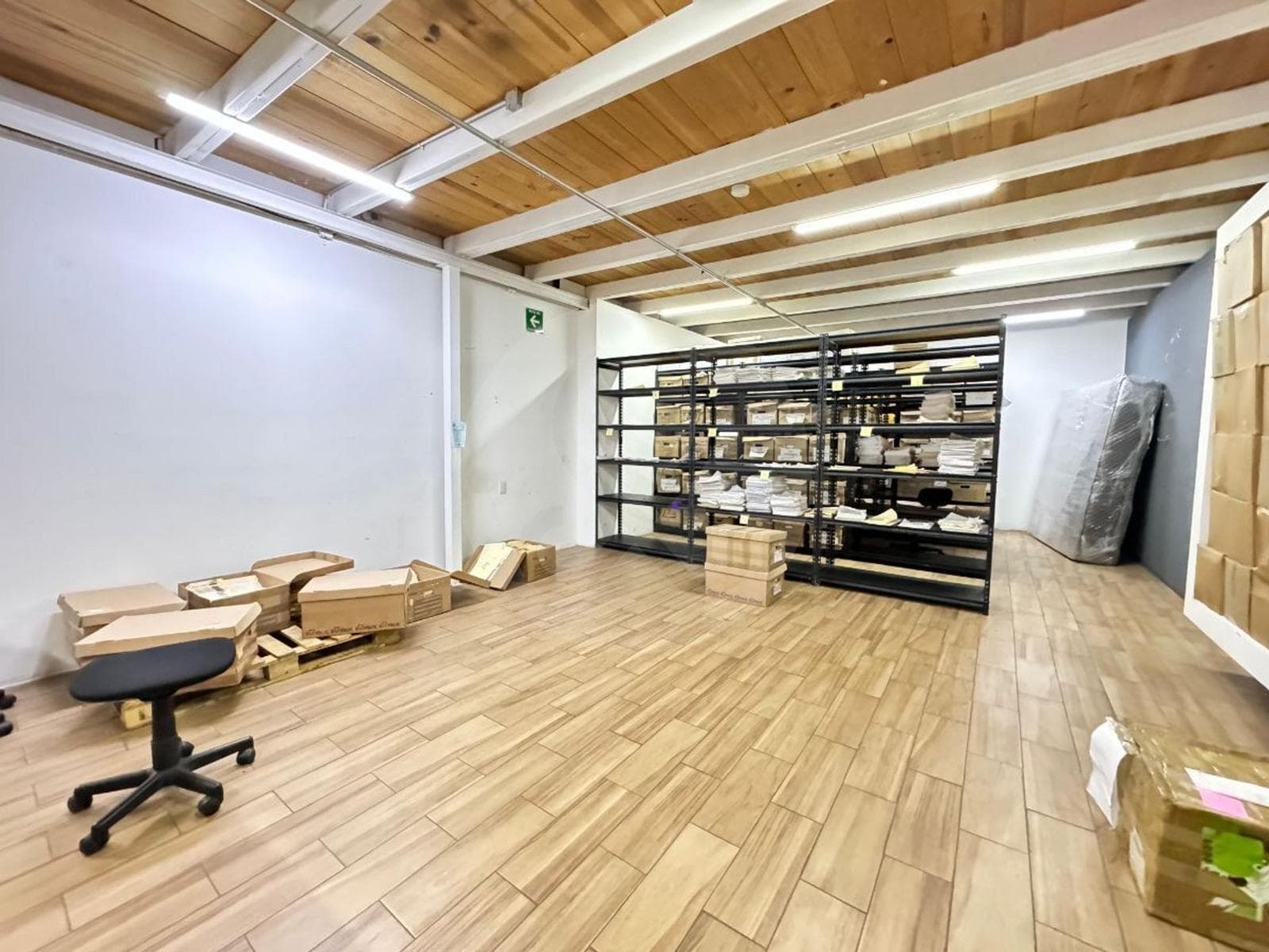 Bodega Comercial con Oficinas en Santa Maria La Ribera - 1