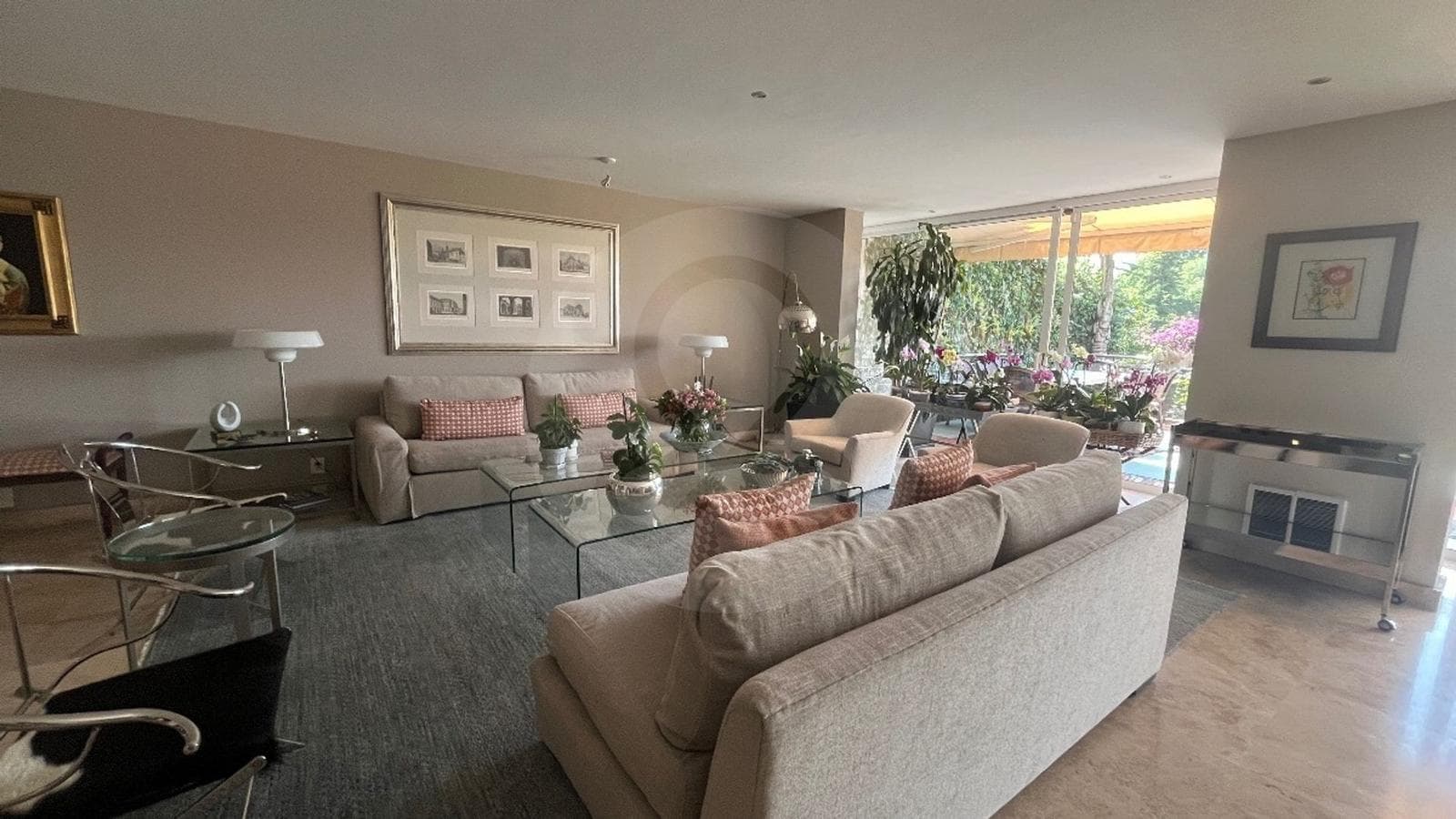 Casa en venta con 4 recamaras en Lomas de Chapultepec - 1