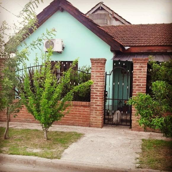 Casa en venta - 2 dormitorios 1 baño - Cochera - 110mts2 - Magdalena - 1