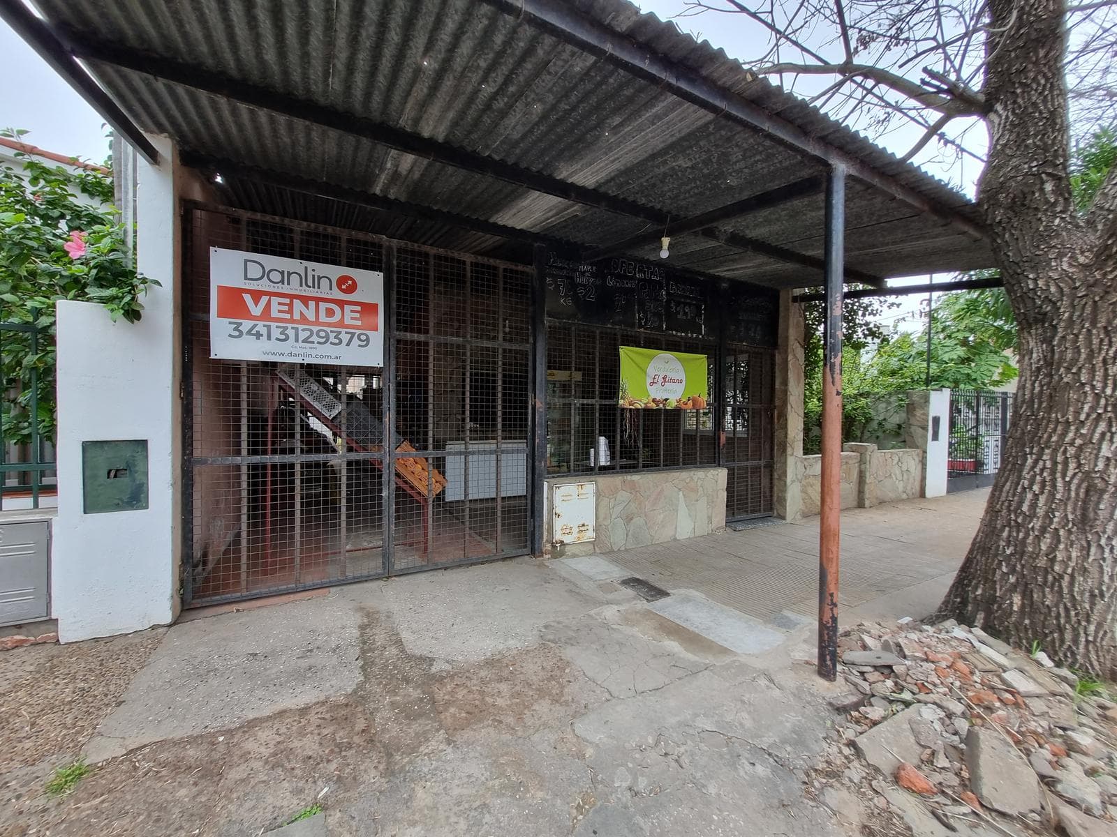 Se vende Casa a reciclar sobre Terreno de 400m2 Perez - 1