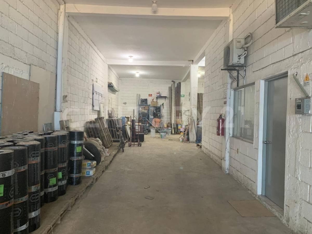 BODEGA COMERCIAL CON OFICINAS Y DEPARTAMENTO - 1