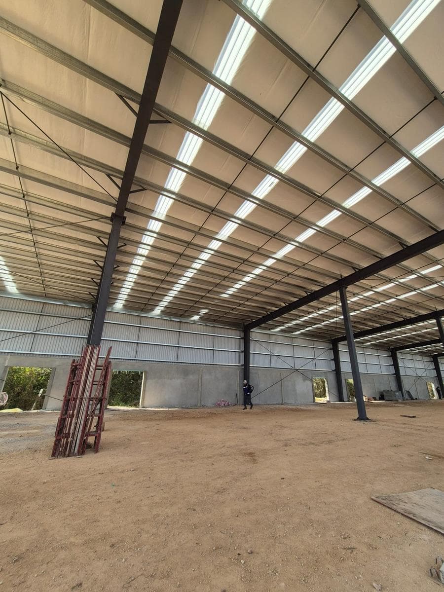 Venta de Bodega Comercial de 243 m2 a pie de carretera - 1