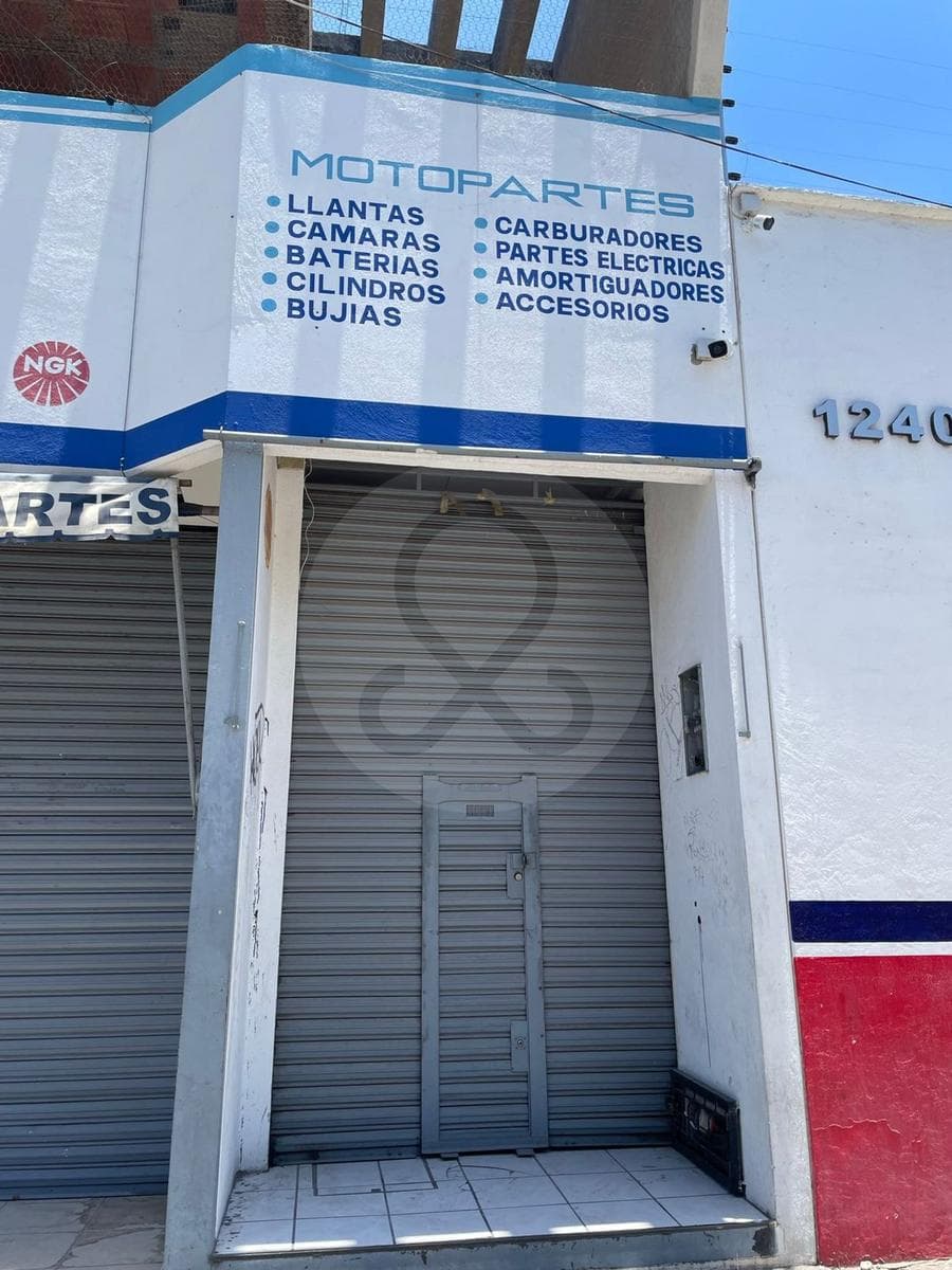 Local Comercial en renta en Av Damian Carmona, Barrio de Santiago - 1