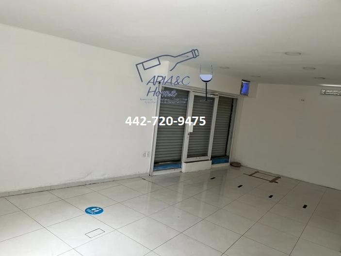 Casa en renta con uso de suelo comercial y de servicios en Queretaro - 1