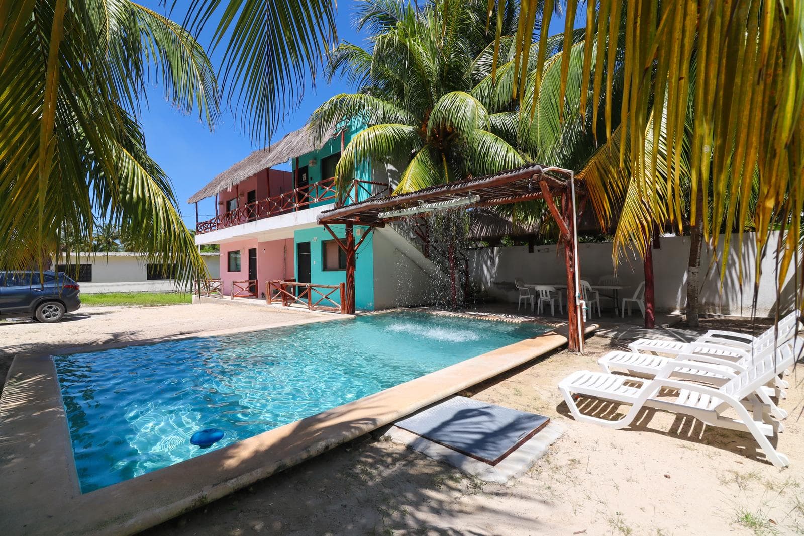Casa de dos recámaras con villas individuales a 100 metros de la playa en San Crisanto - 1