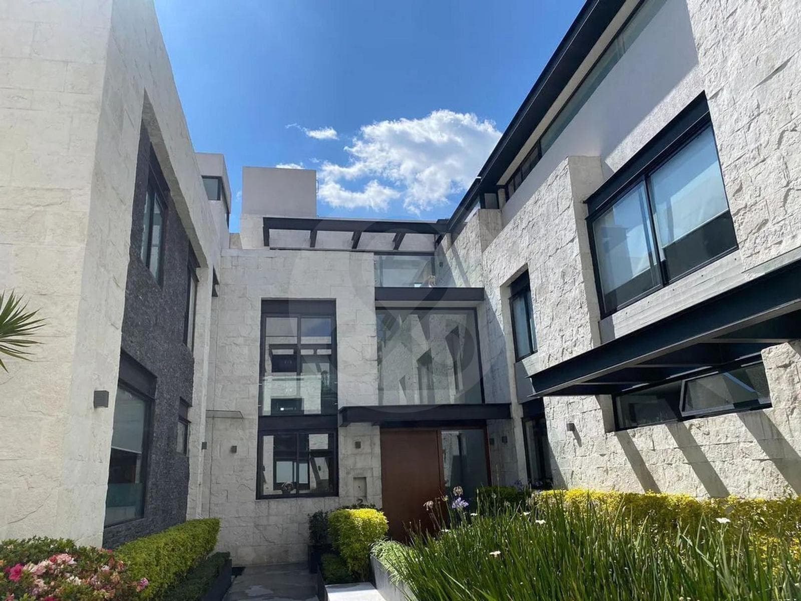 Las Águilas, Casa en condominio con doble seguridad cerca del periférico - 1