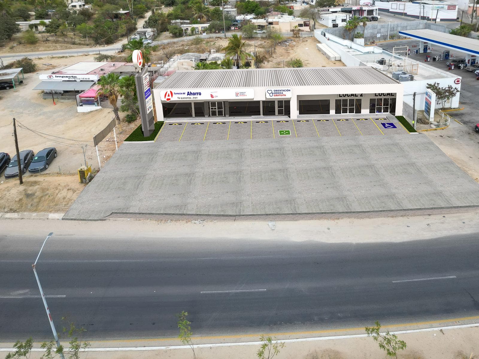 Local en Los Cabos en avenida principal - 1