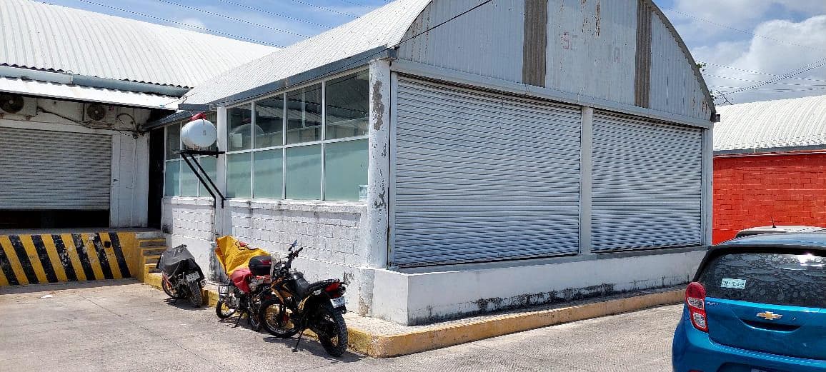 Bodega en renta en Playa del Carmen - 1