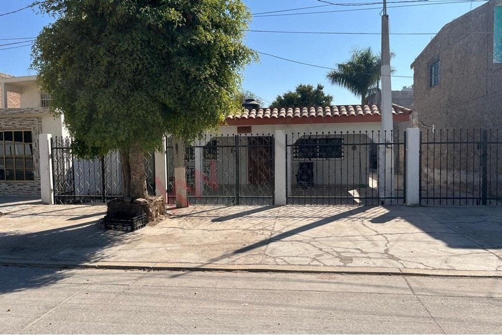 Casa o Local en Venta Ubicación Estratégica en Guasave - 1