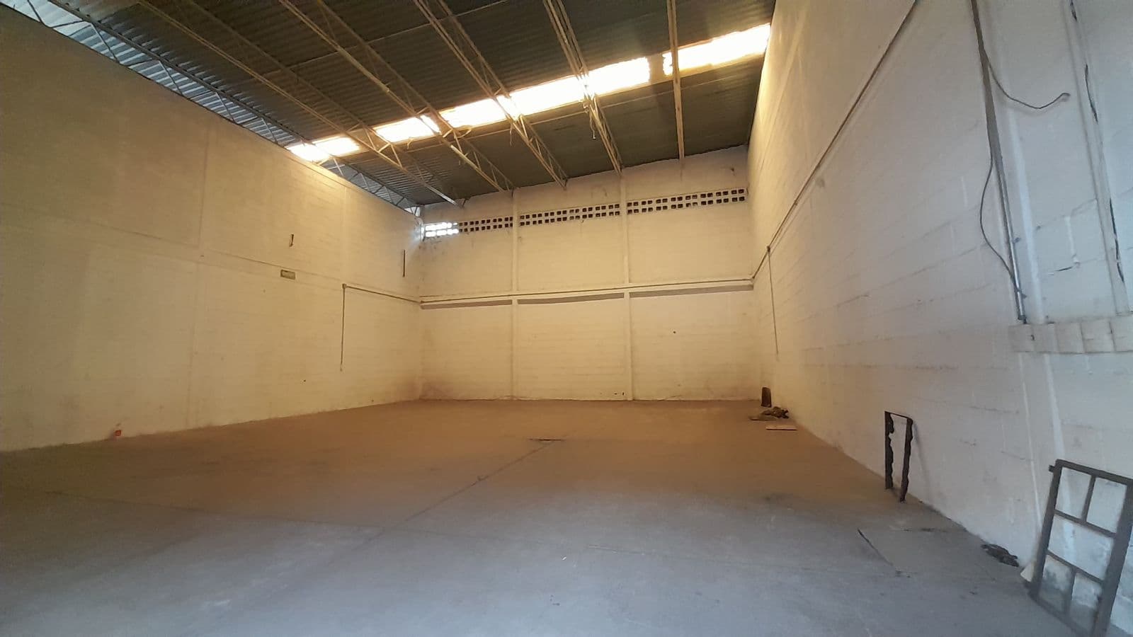Local - Zona industrial Civac - 1