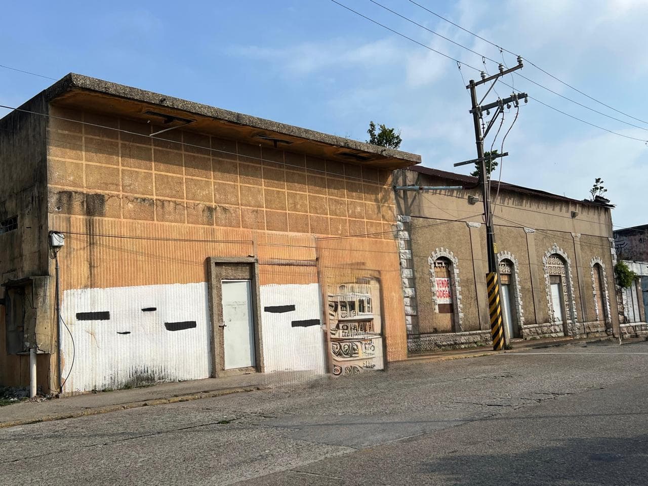 Bodega Industrial en Av. Cristóbal Colón, Col. Esfuerzo de los Hnos. del Trabajo, Coatzacoalcos, Ver. - 1