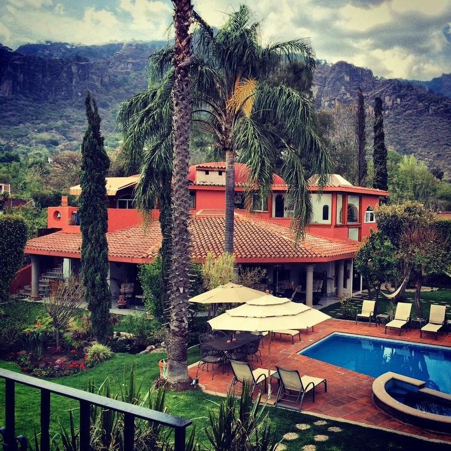 MAJESTUOSA RESIDENCIA EN TEPOZTLAN, VALLE DE ATONGO - 1