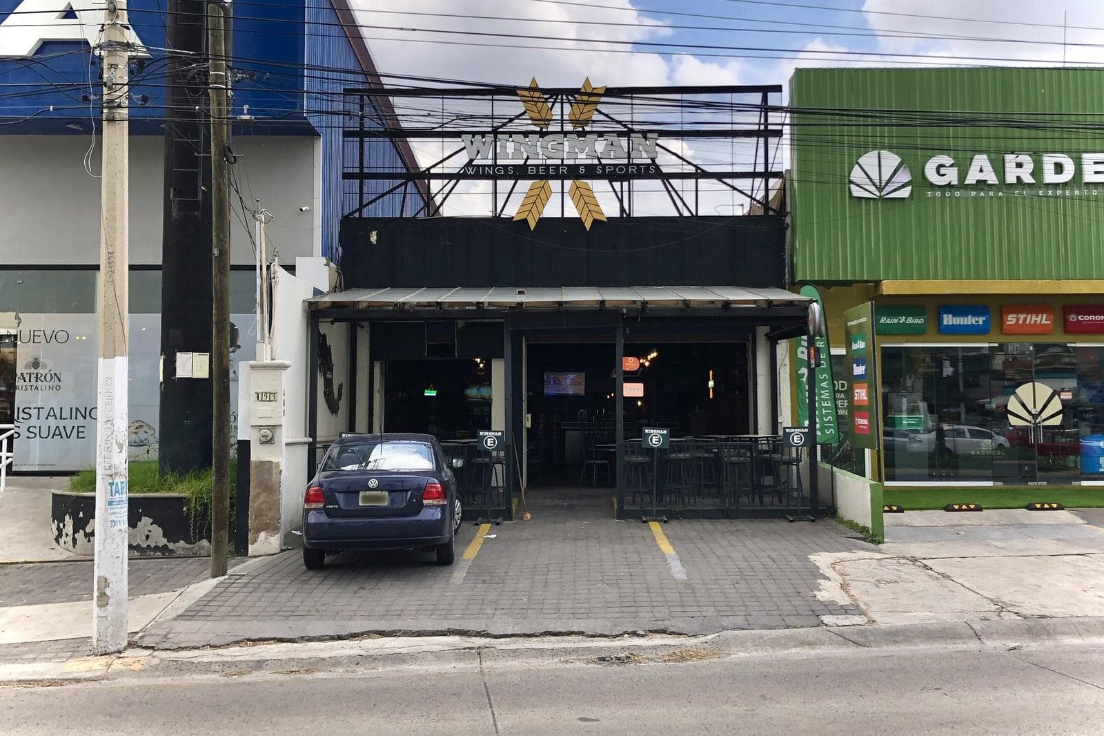 Estupendo local en venta, sobre Av. Patria, 242 M2, 3 autos, cerca Av. Guadalupe - 1