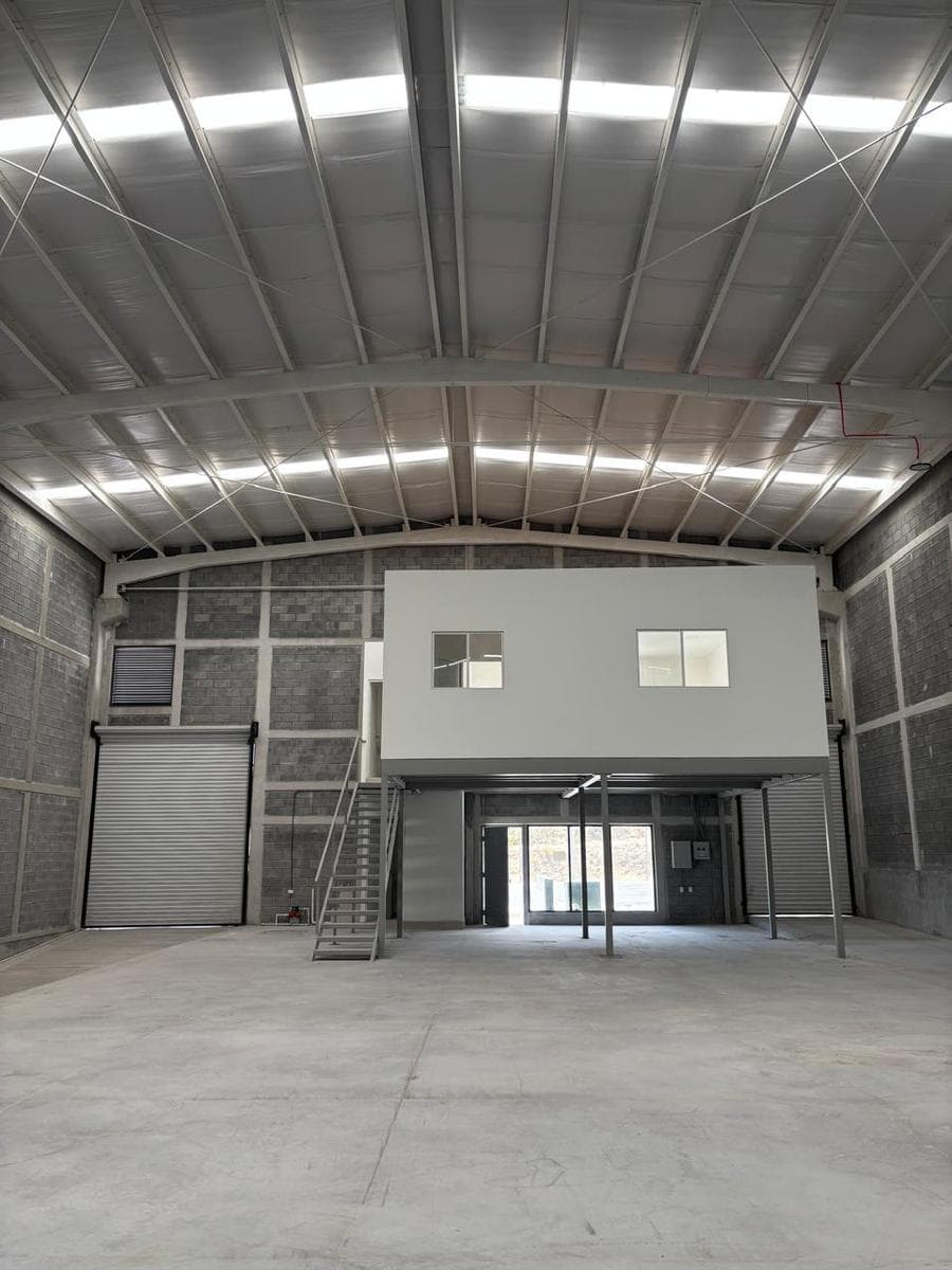 Magnífica Bodega comercial en Parque Industrial cerca de La Puerta; Santa Catarina, N. L. - 1