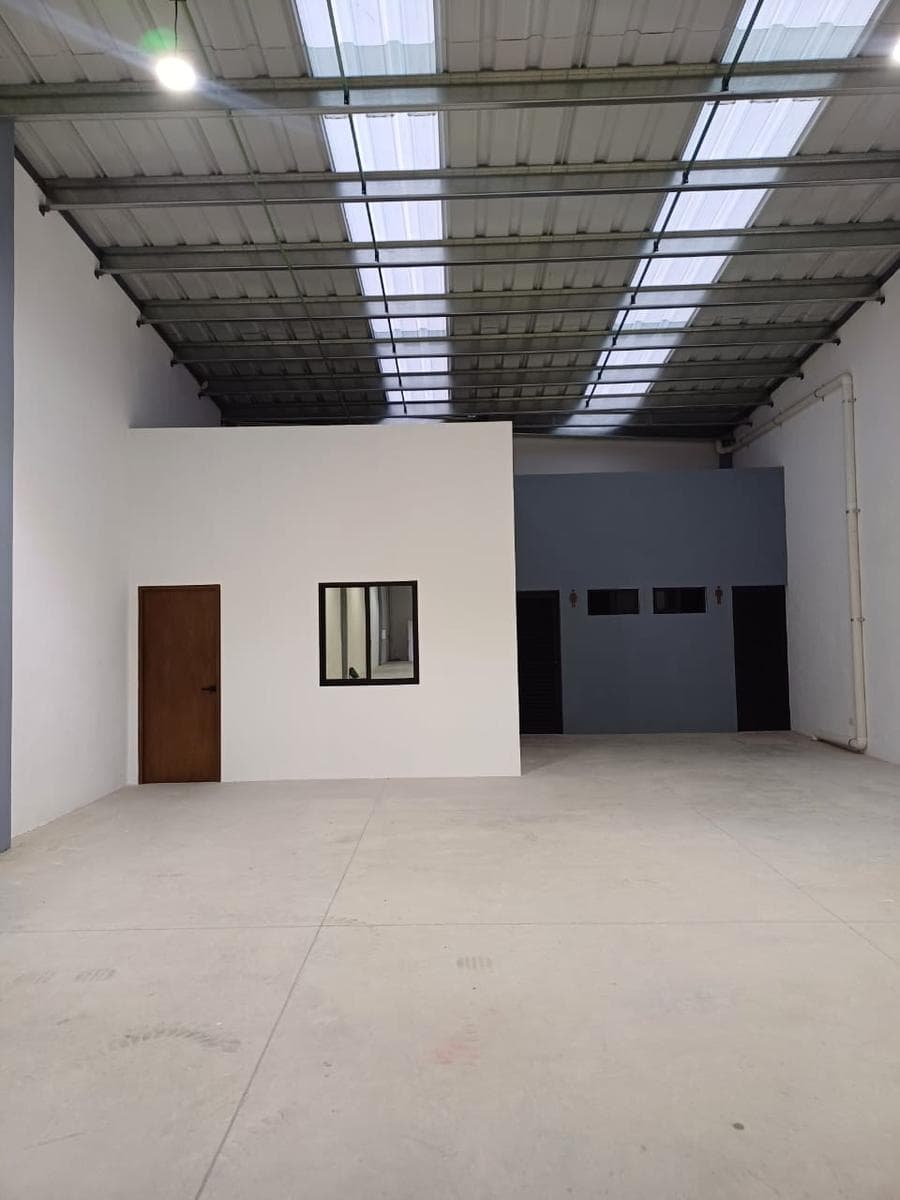 Bodega comercial en San Camilo - 1