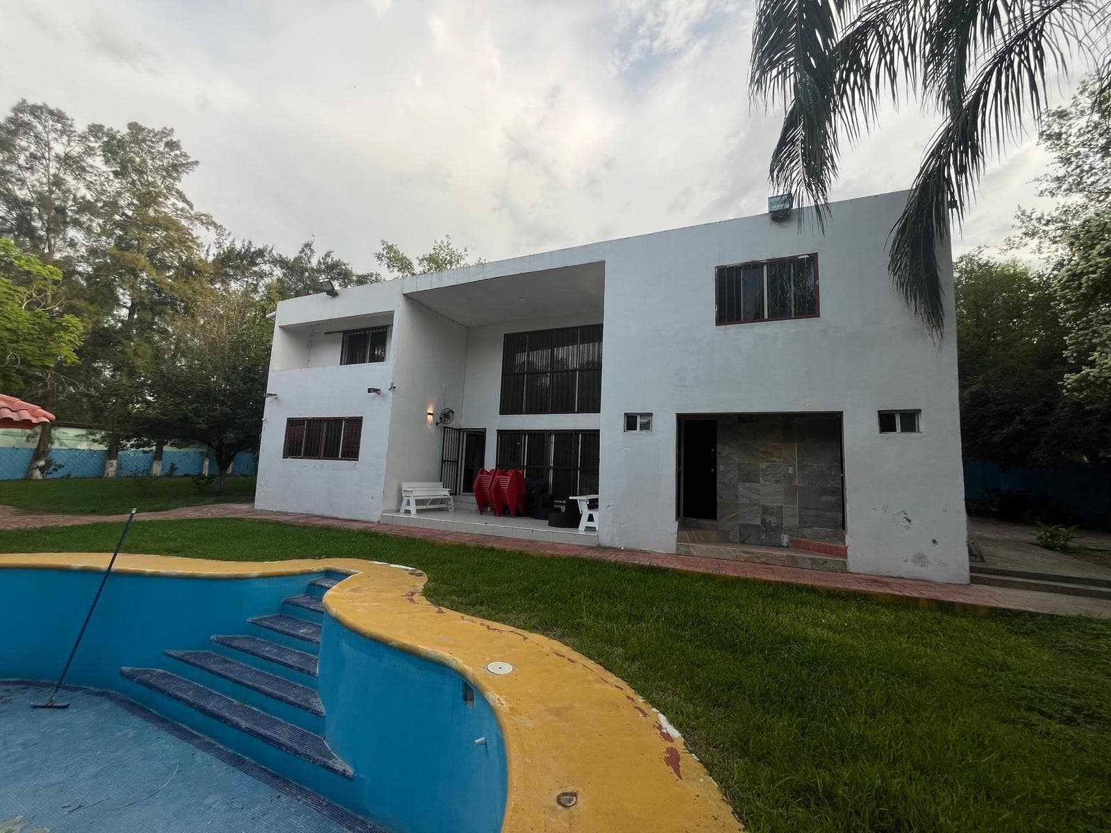 CASA EN RENTA EN CARRETERA NACIONAL - 1