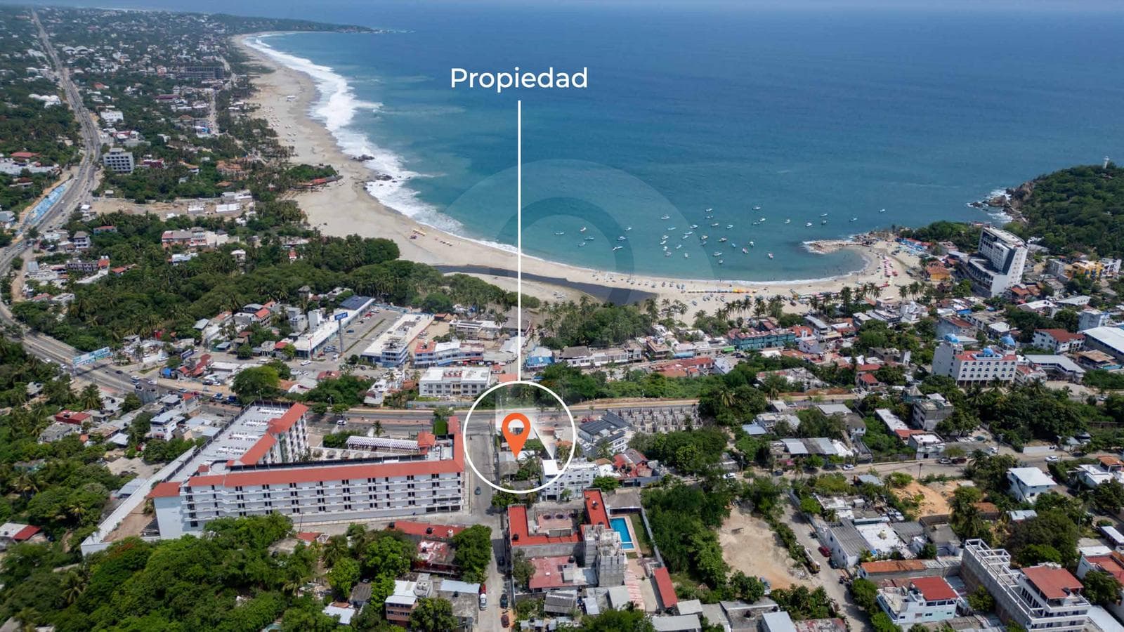 Venta de terreno de 800m2, en el corazon de Puerto Escondido, para inversionistas o desarrolladores - 1