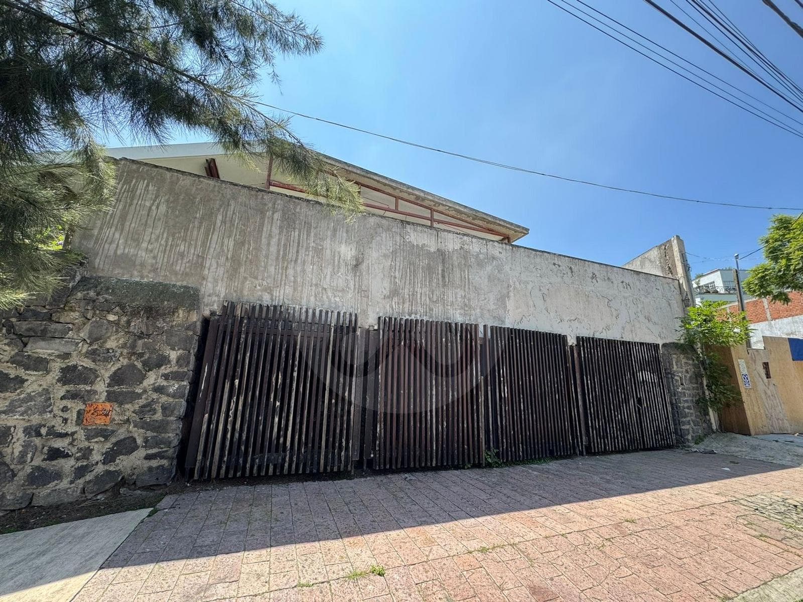 Terreno residencial en lomas de Chapultepec 1,238m2 5 estacionamientos Seguridad las 24h - 1