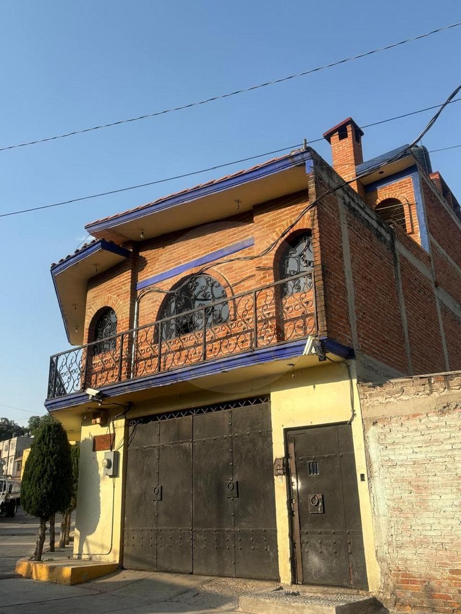 Casa Uso De Suelo comercial en renta - 1