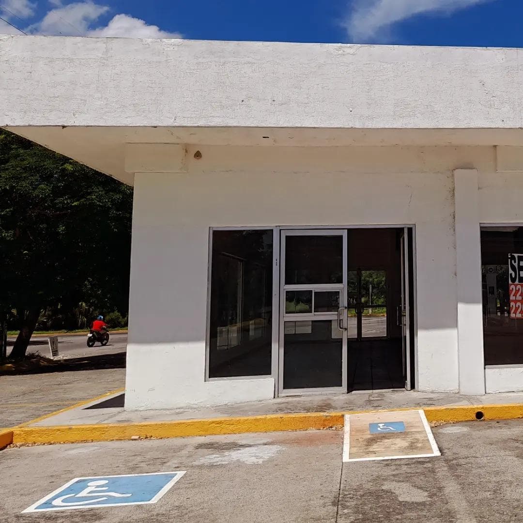 RENTA DE LOCAL COMERCIAL ENTRADA AL FRACCIONAMIENTO PUENTE MORENO - 1