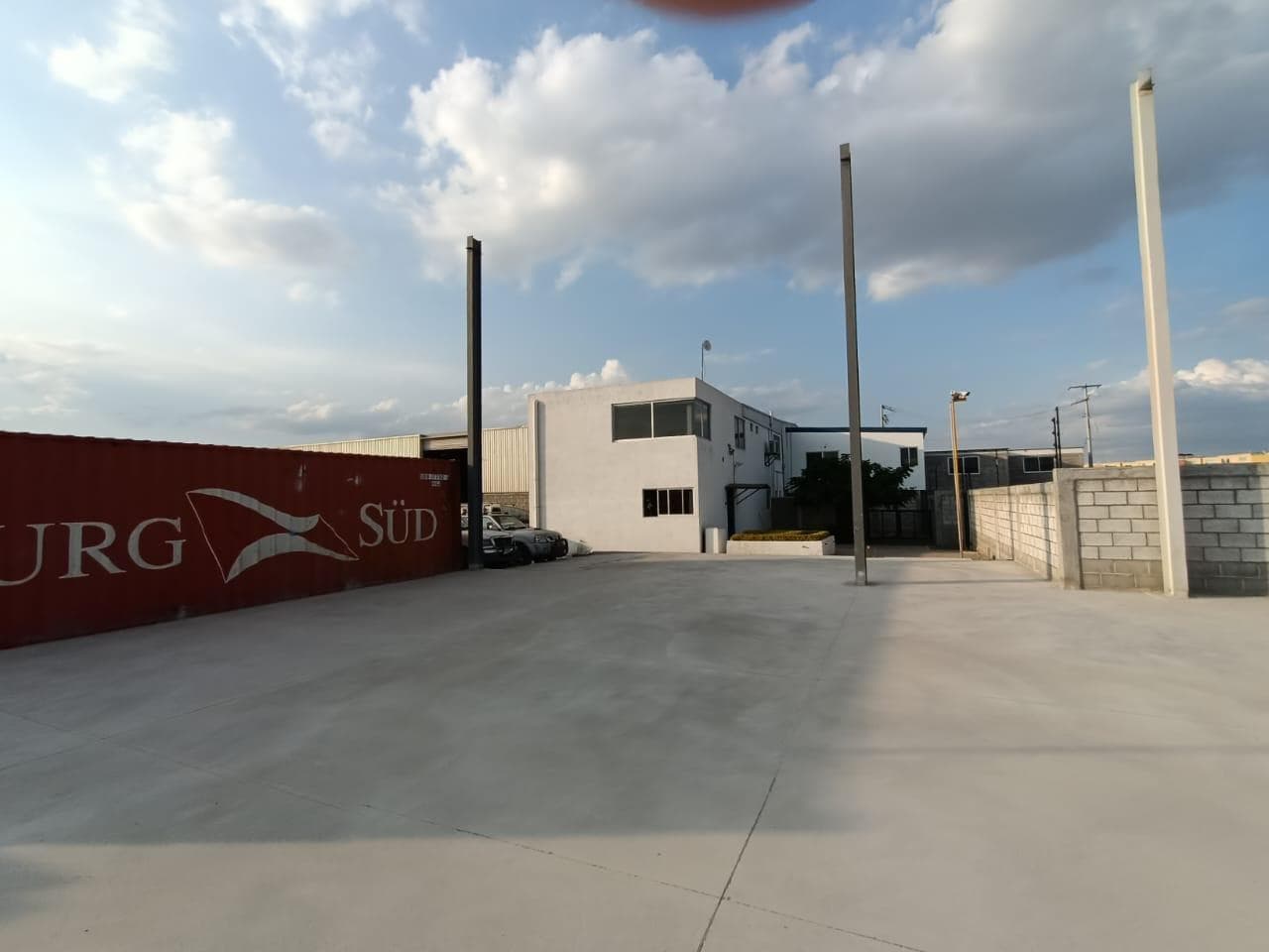 Nave Industrial con terreno en Venta en El Castillo casi frente al libramiento - 1