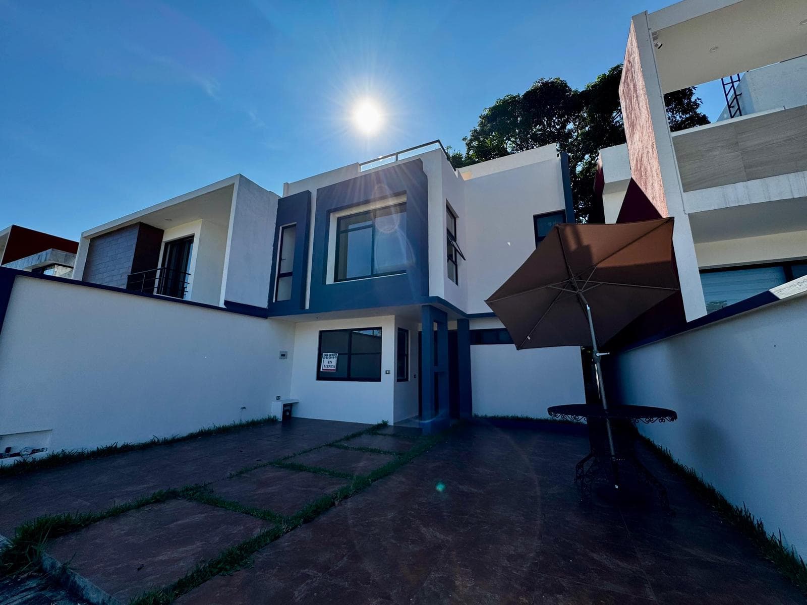 CASA NUEVA CON JARDIN EN VENTA EN COATEPEC, VERACRUZ - 1