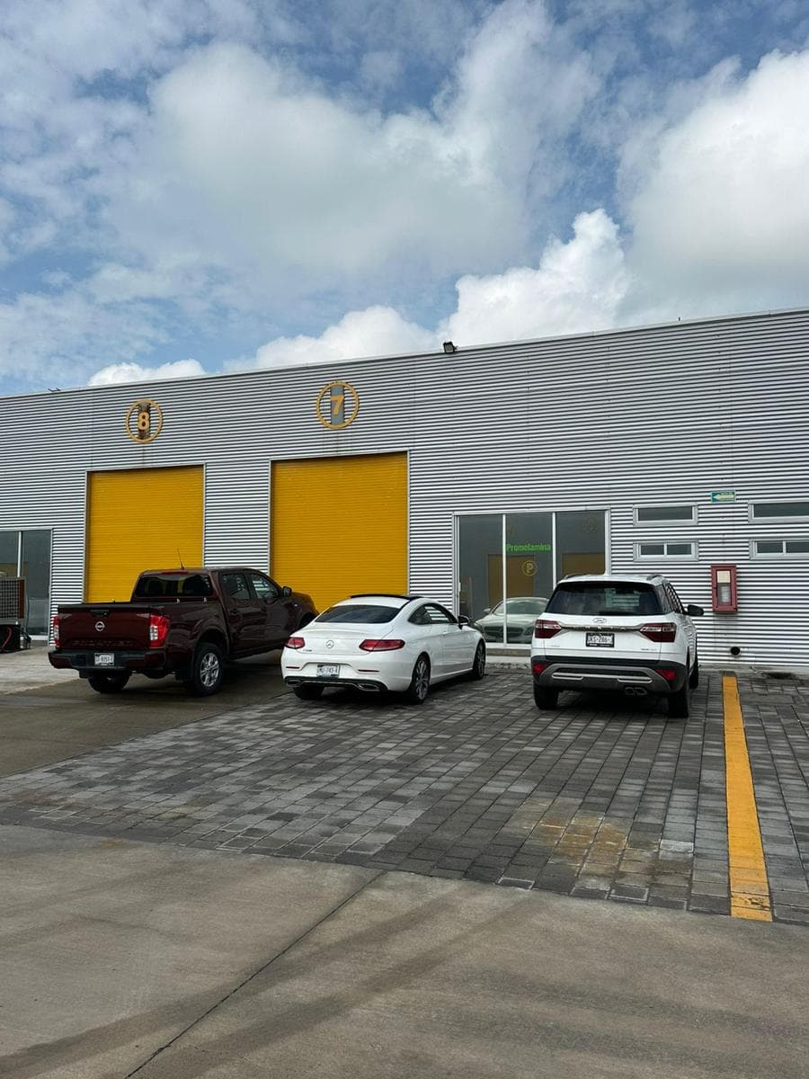 Bodega Industrial con capacidad electrica de 45kvas - 1