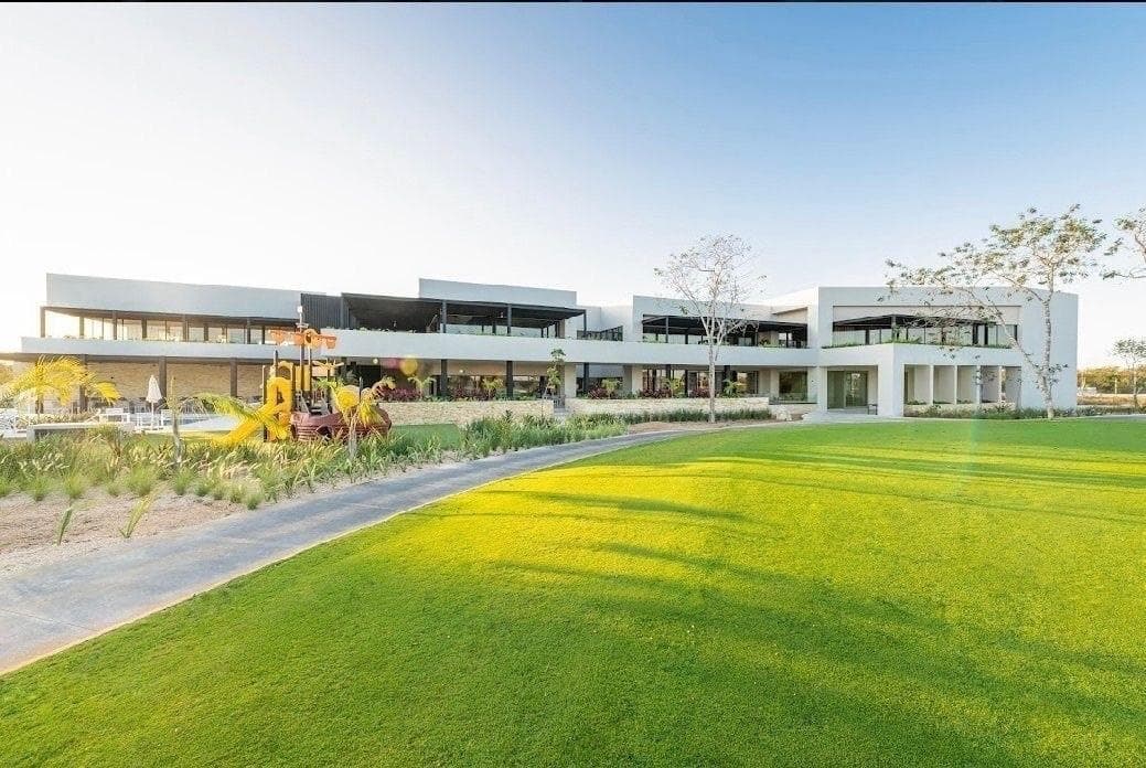Se vende terreno en residencial con campo de golf - 1