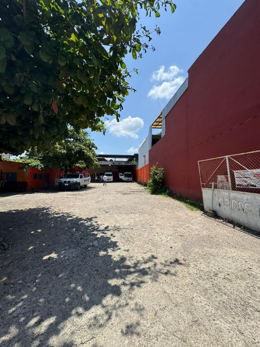 Venta De Terreno Con 2 Locales Comerciales En El Primer Cuadro De La Ciudad En Tuxtepec Oaxaca - 1
