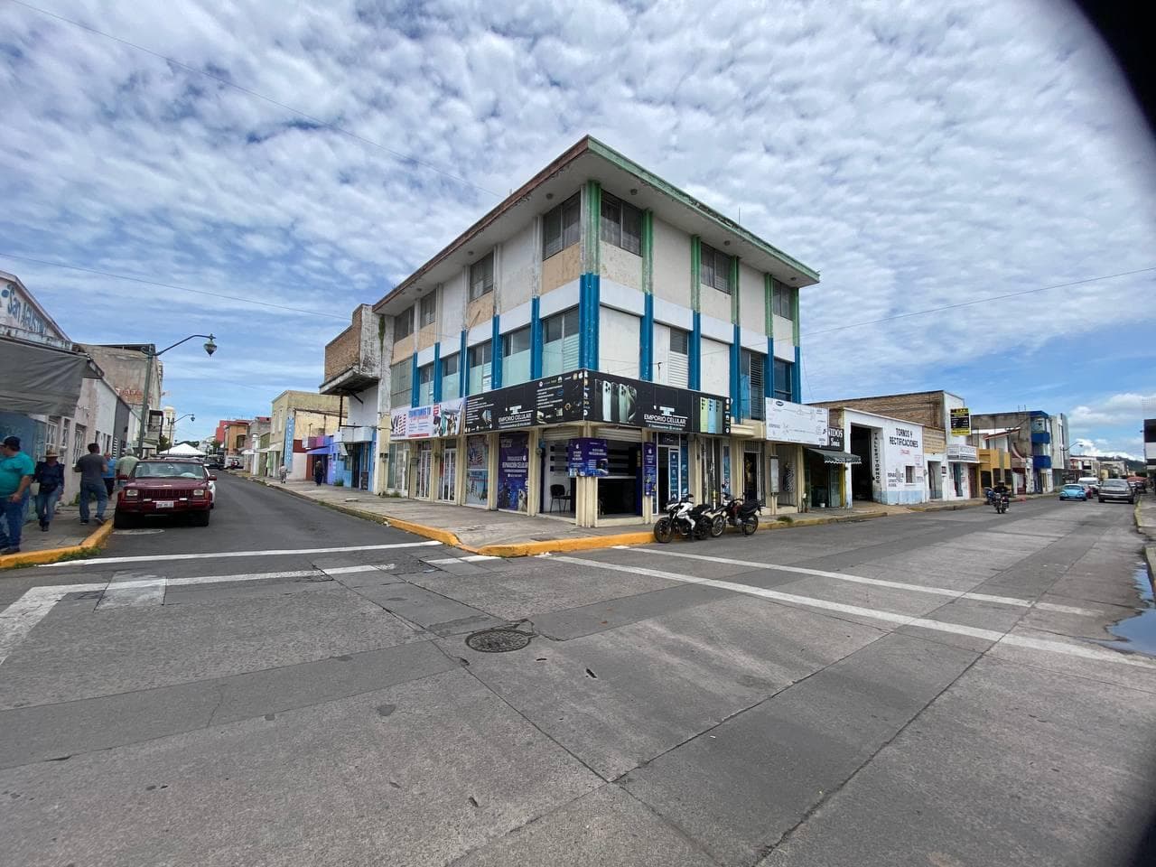 Local en calle Abasolo esq. San Luis - 1