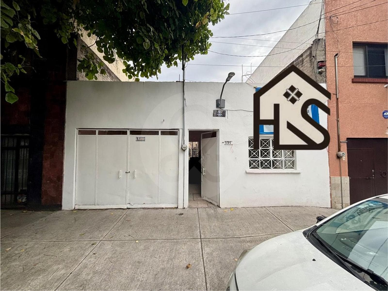 Casa en venta para remodelar en Moderna 4 Recámaras - 1
