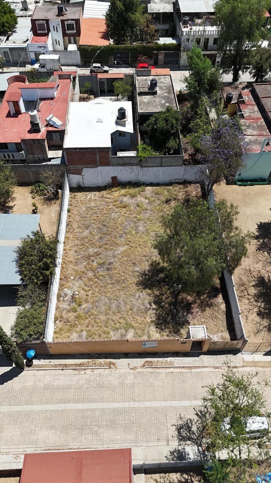 Terreno con todos los servicios col. del Maestro . - 1