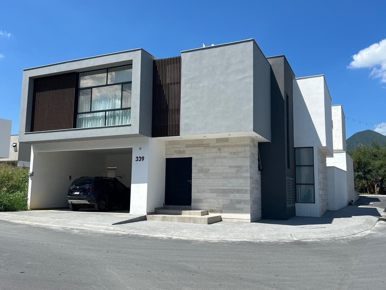 Renta de casa en Altares Residencial Santiago, N.L. - 1