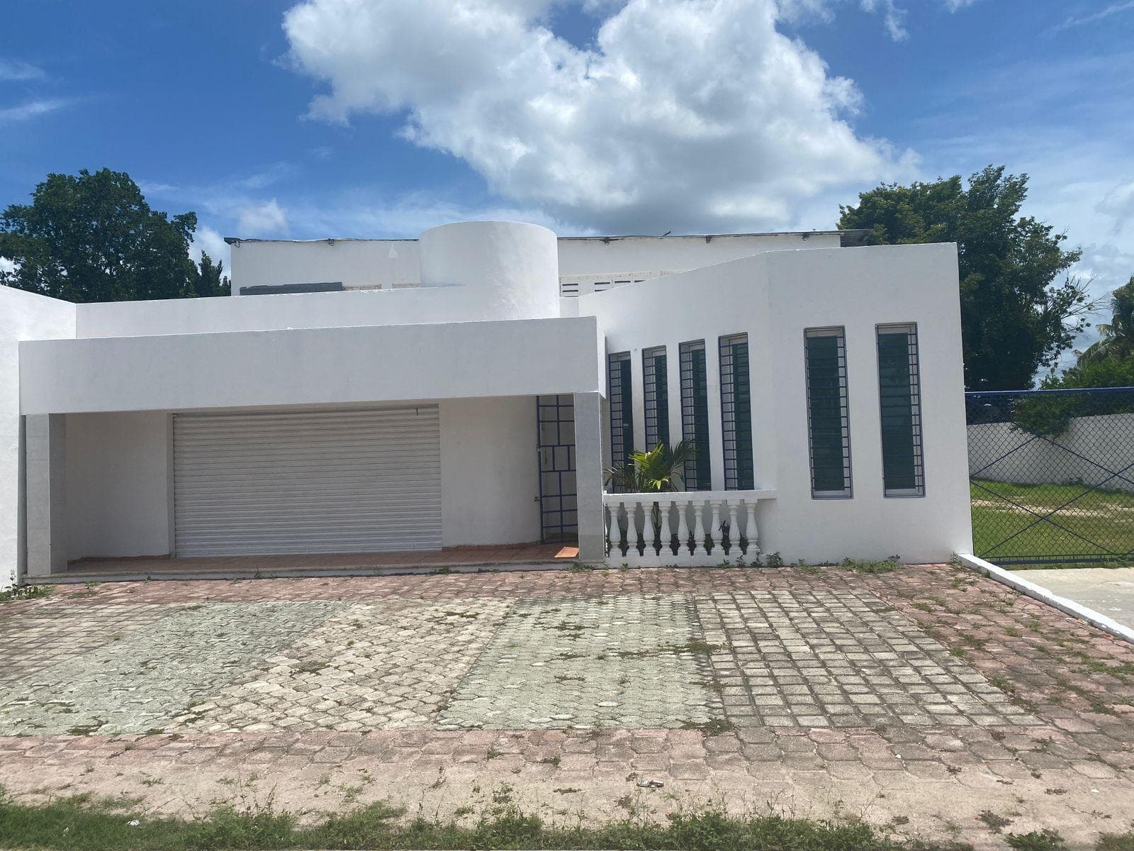 BODEGA COMERCIAL 600M2 SOBRE CARRETERA MERIDA UMAN, ENERGIA BIFASICA, SHOWROOM - 1