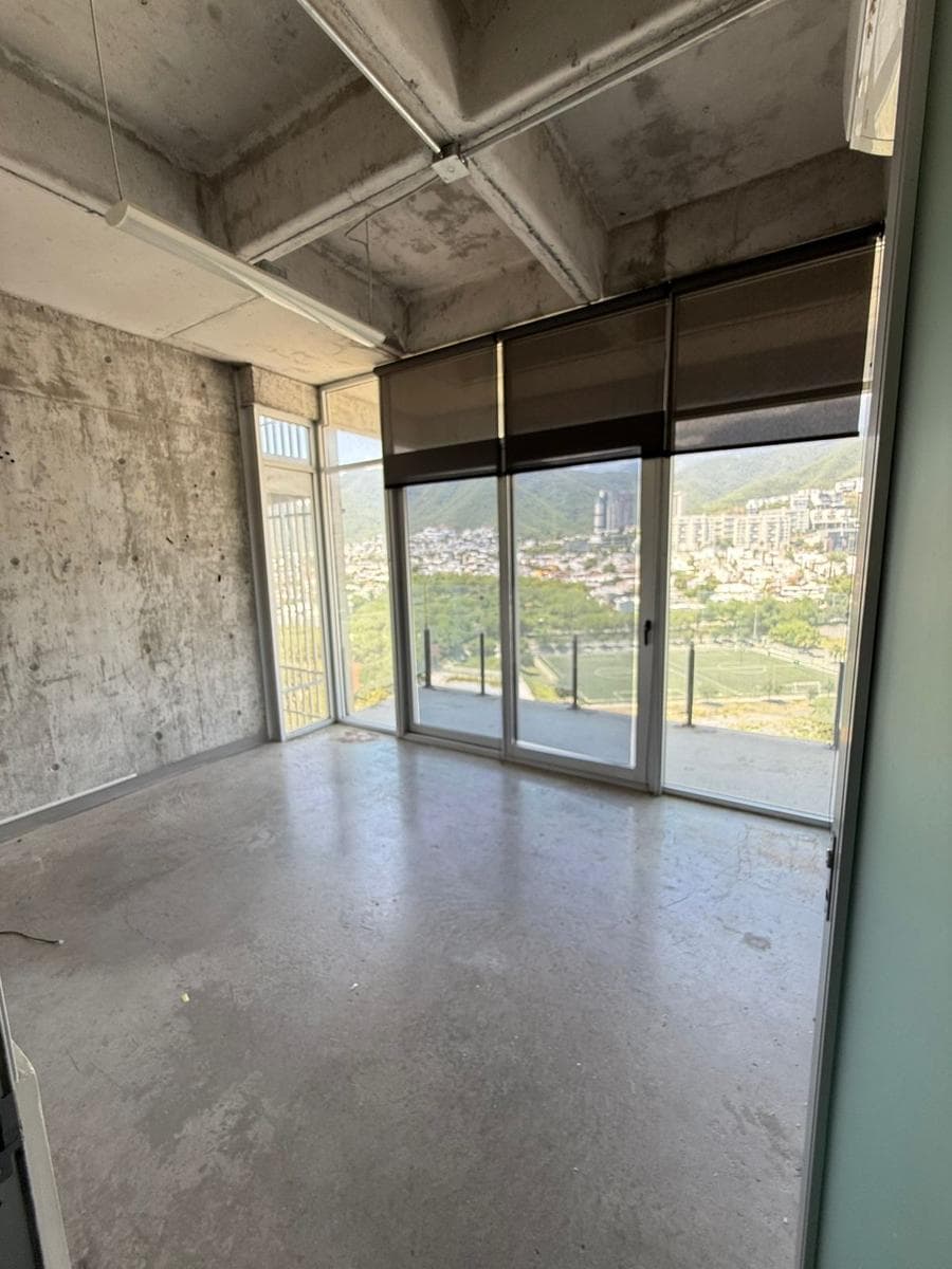 OFICINA EN VENTA PARA INVERSIÓN - 1