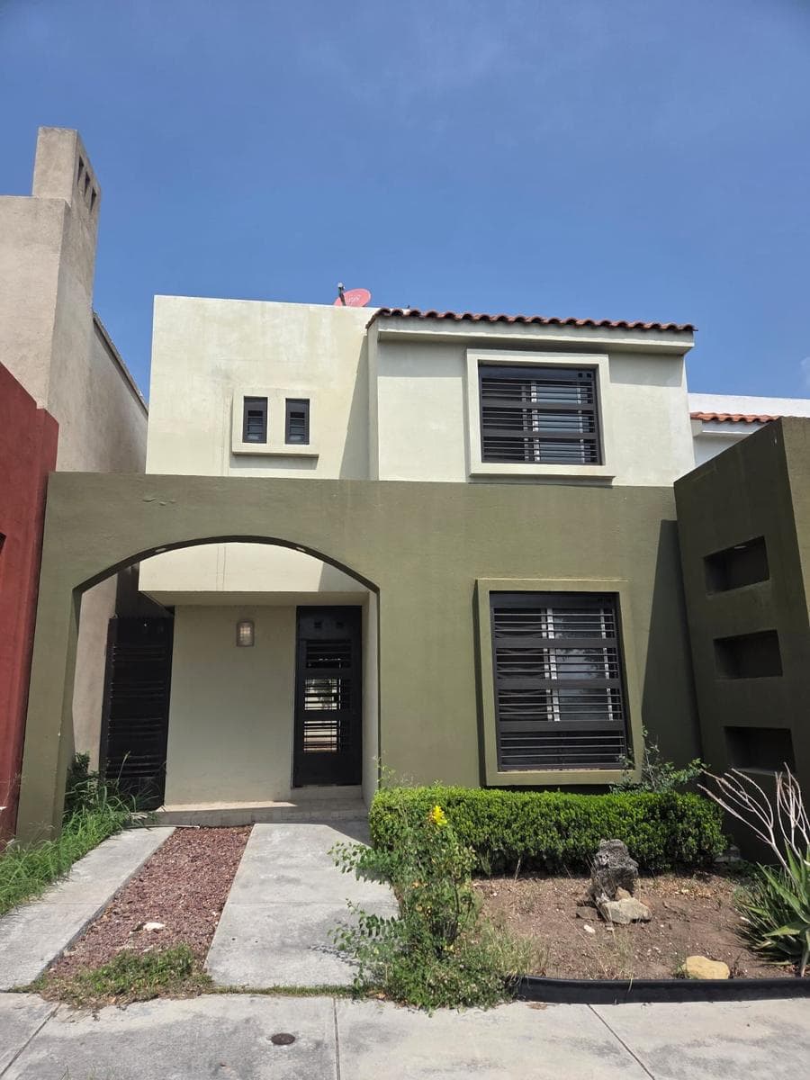 Casa en Renta Col. Las Lomas, Bosques, García - 1