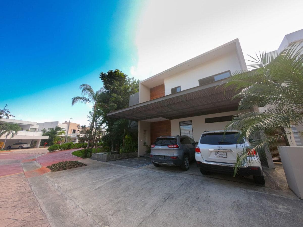 Casa en venta en Cumbres - 1
