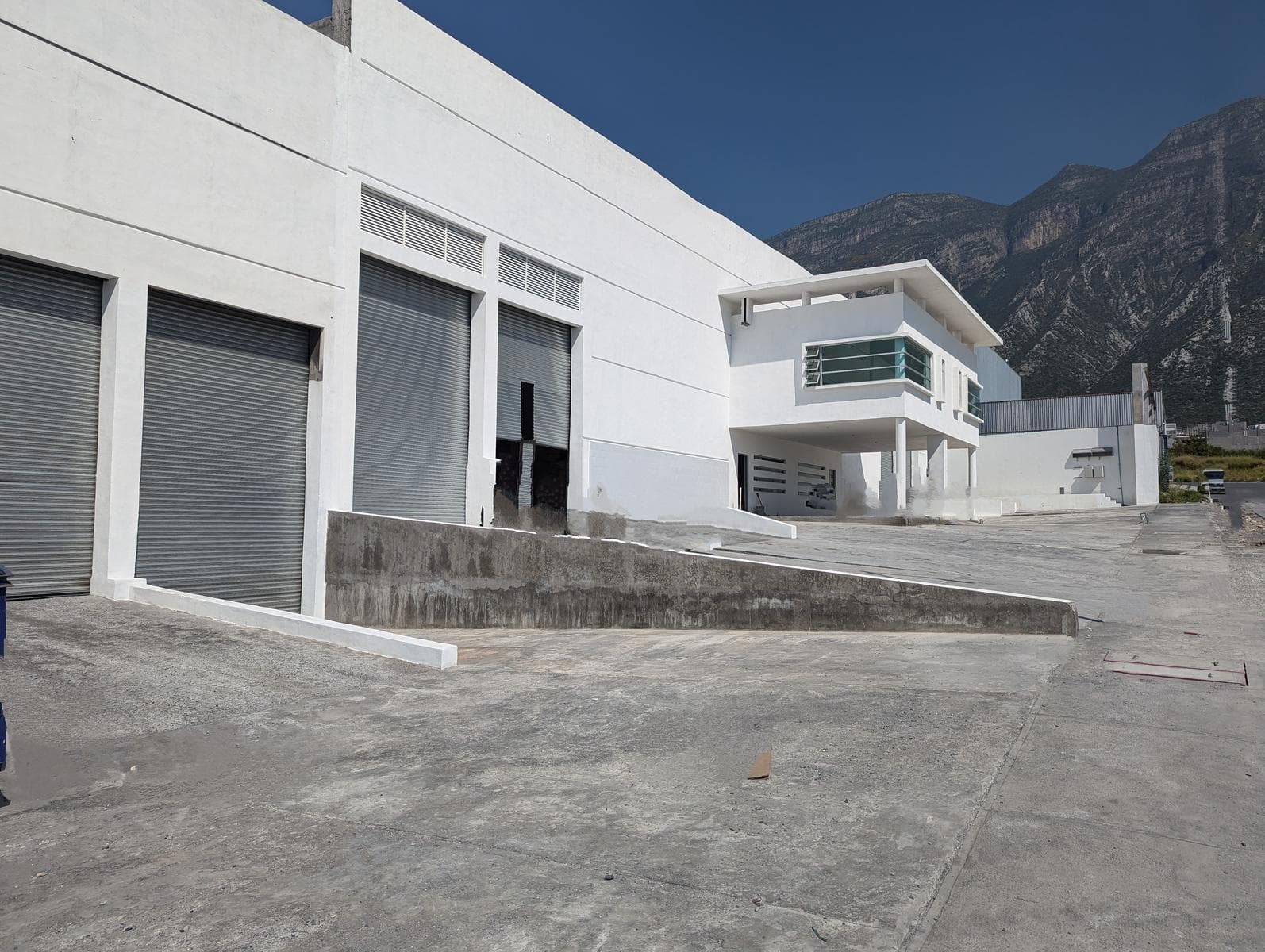 Bodega de 1,060 m2 por Av. Colosio en Santa Catarina - 1