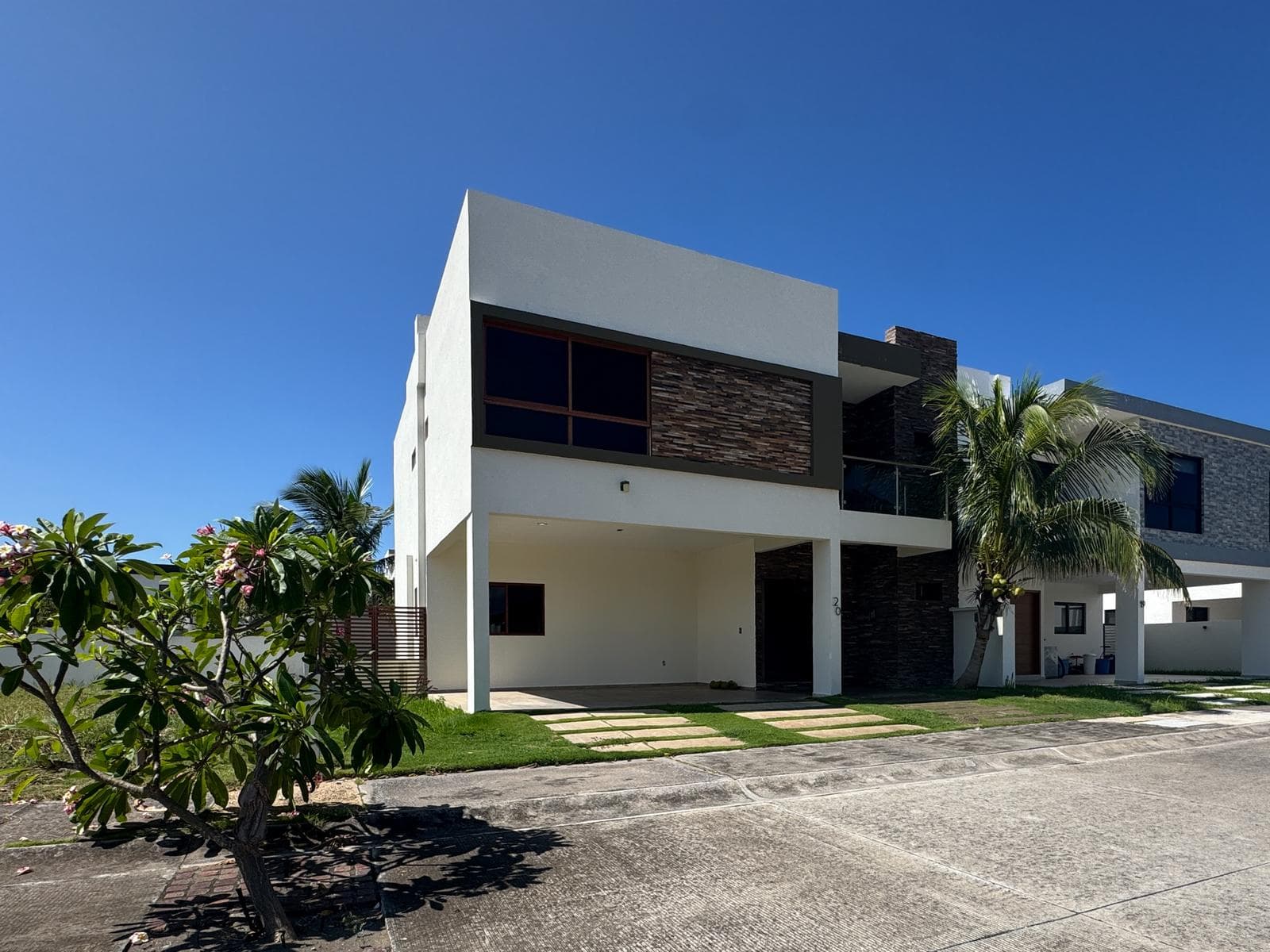 CASA EN VENTA EN PUNTA TIBURON - 1