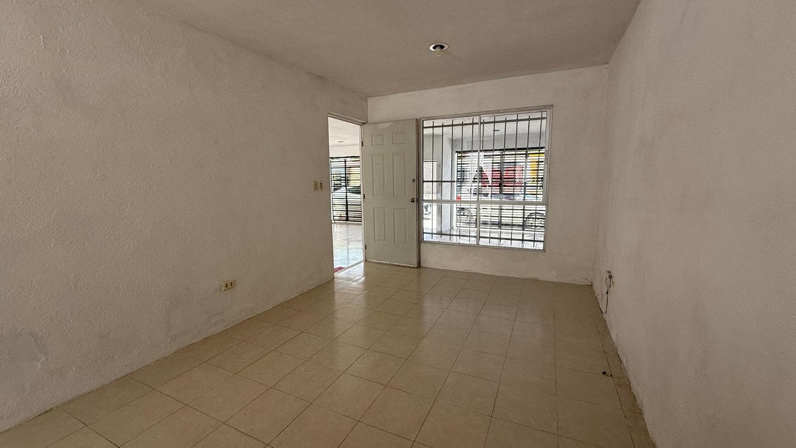 Venta de casa 2 Habitaciones con Garaje Techado en Bicentenario - 1