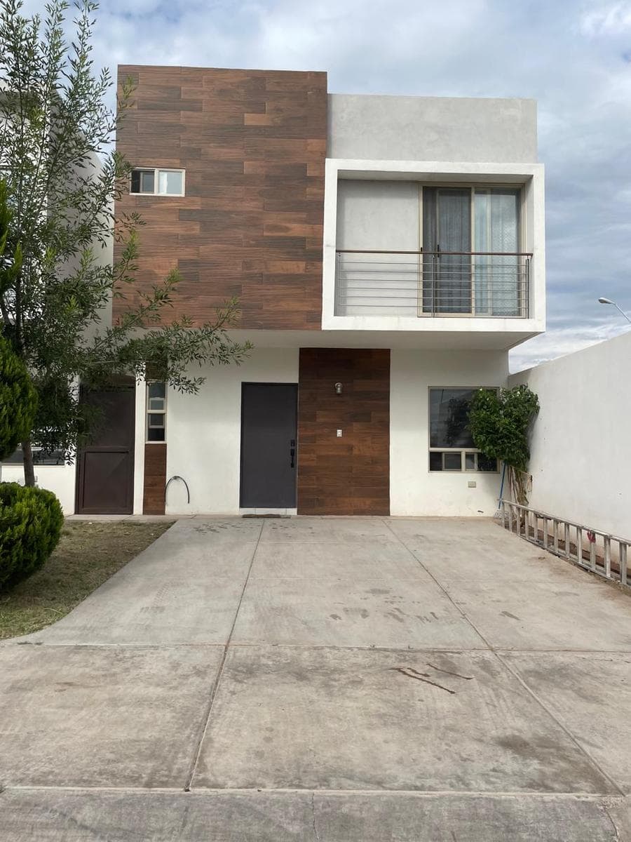 RENTA DE CASA EN ZONA MONTEVERDE CERRADA DE BOSQUES DE MANRESA SEMIAMUEBLADA - 1