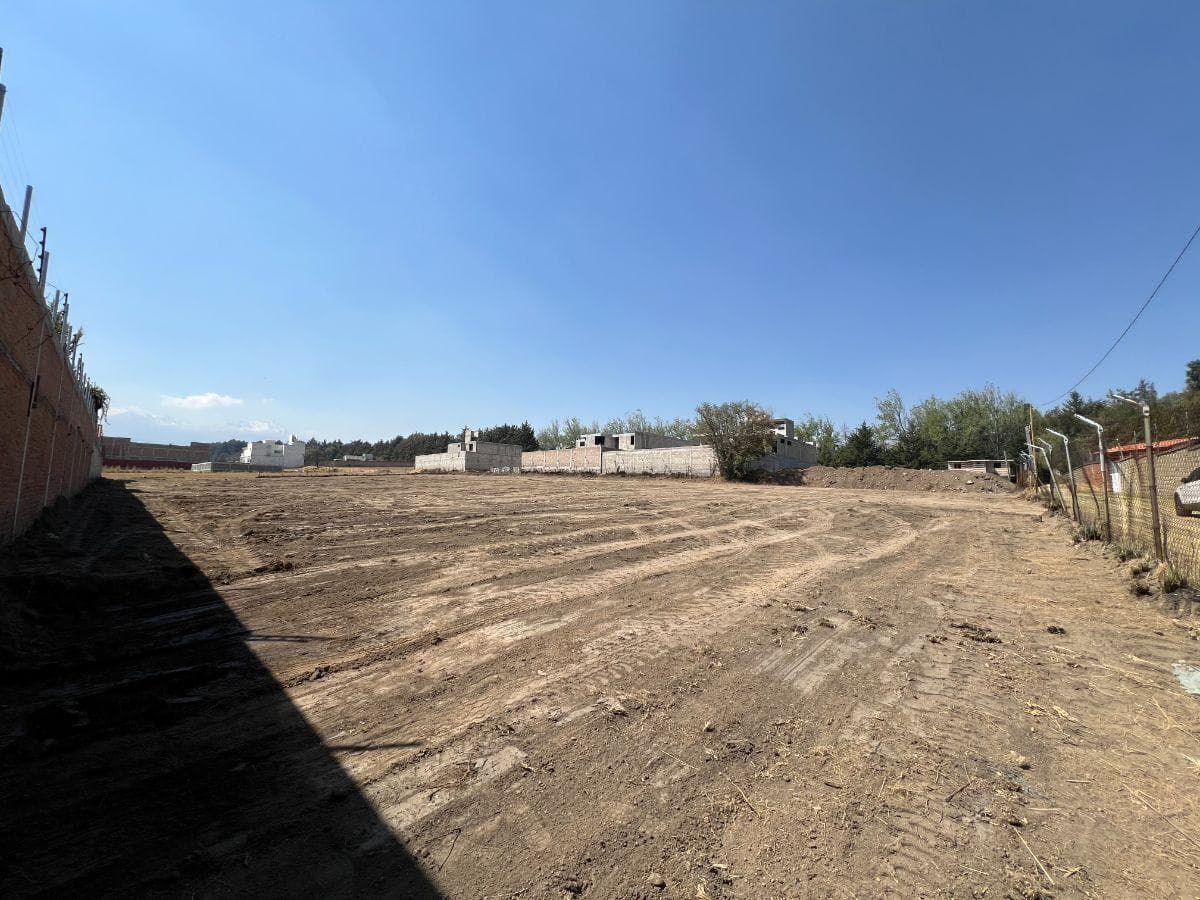 TERRENO EN VENTA EN CACALOMÁN, DENTRO DE PRIVADA - 1