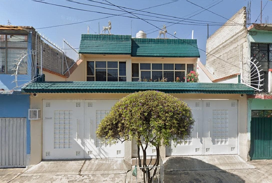 Venta de hermosa casa a 5 minutos del Esstadio MEtropolitano - 1