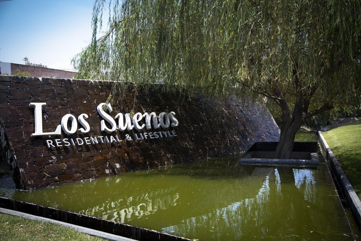 Terreno en fraccionamiento privado Los Sueños - 1