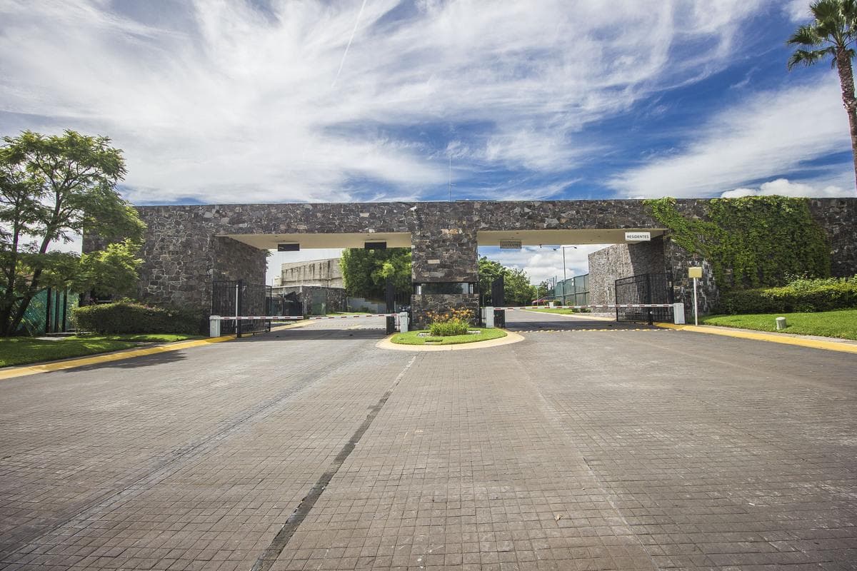 Terreno en fraccionamiento privado Los Sueños - 1