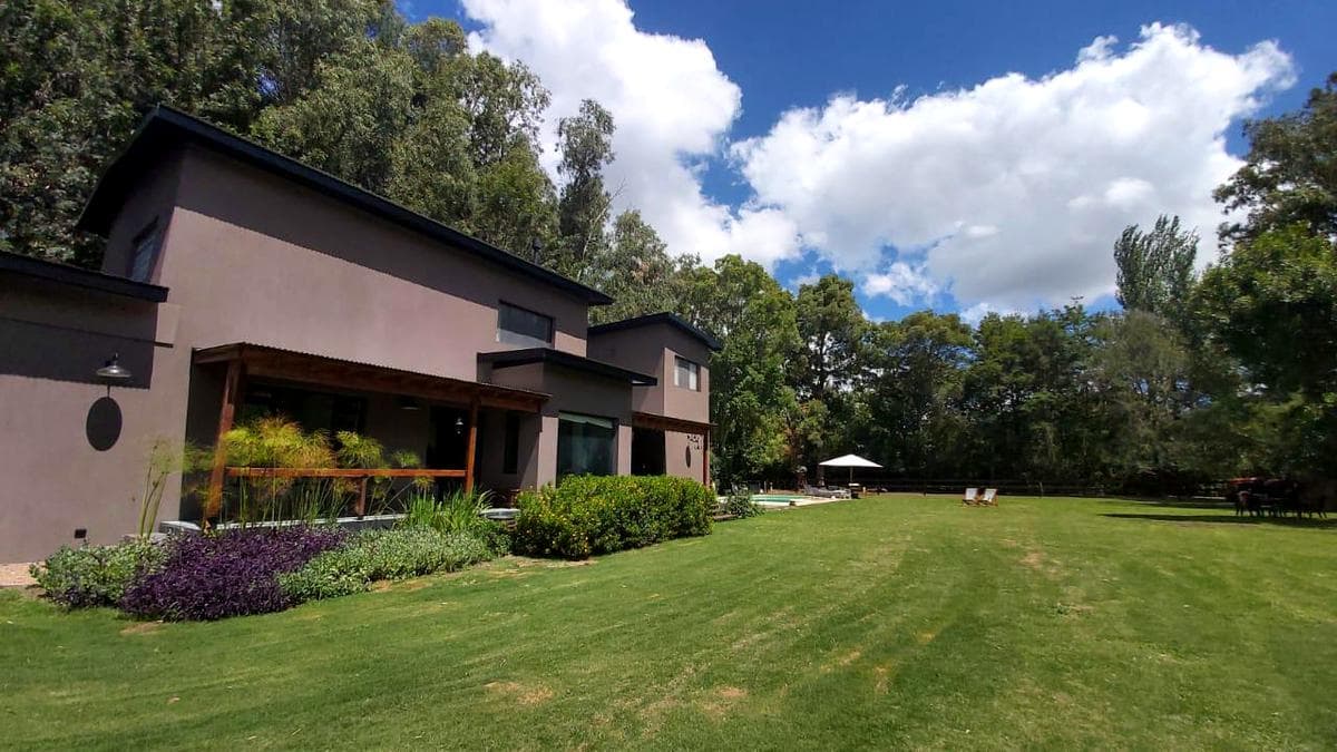 VENTA QUINTA 6 AMBIENTES LA ARAUCARIA SALVADOR MARIA LOBOS - 1