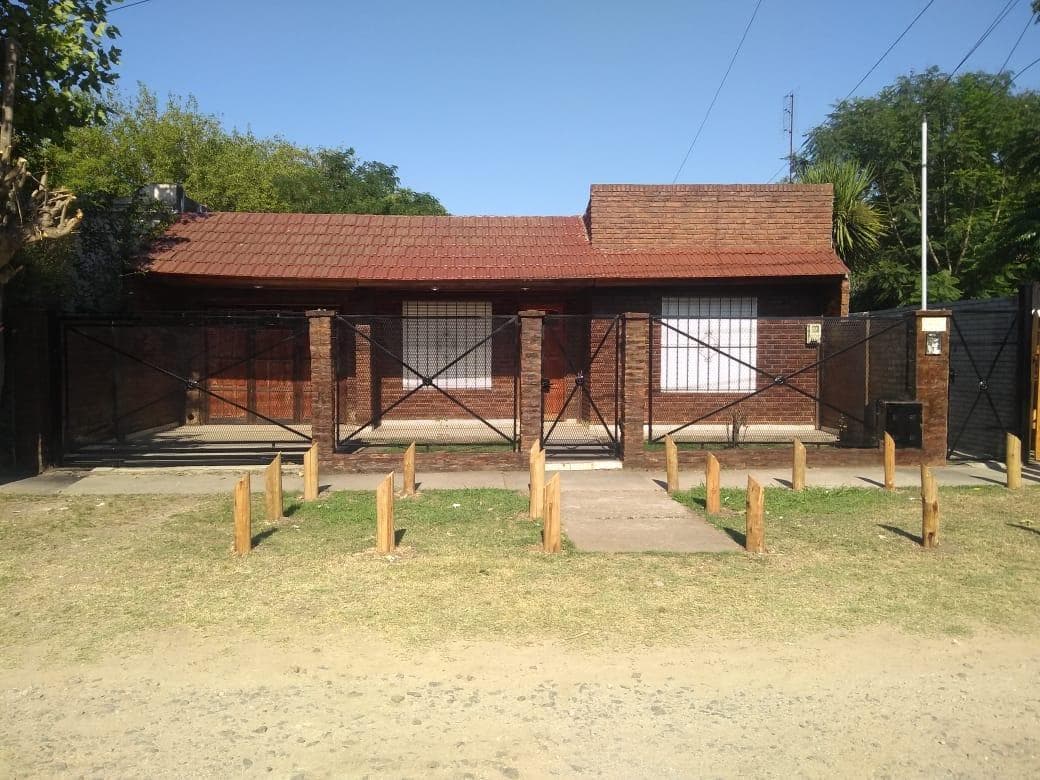 Casa en venta con dos departamentos en Alejandro Korn, Bs As. - 1