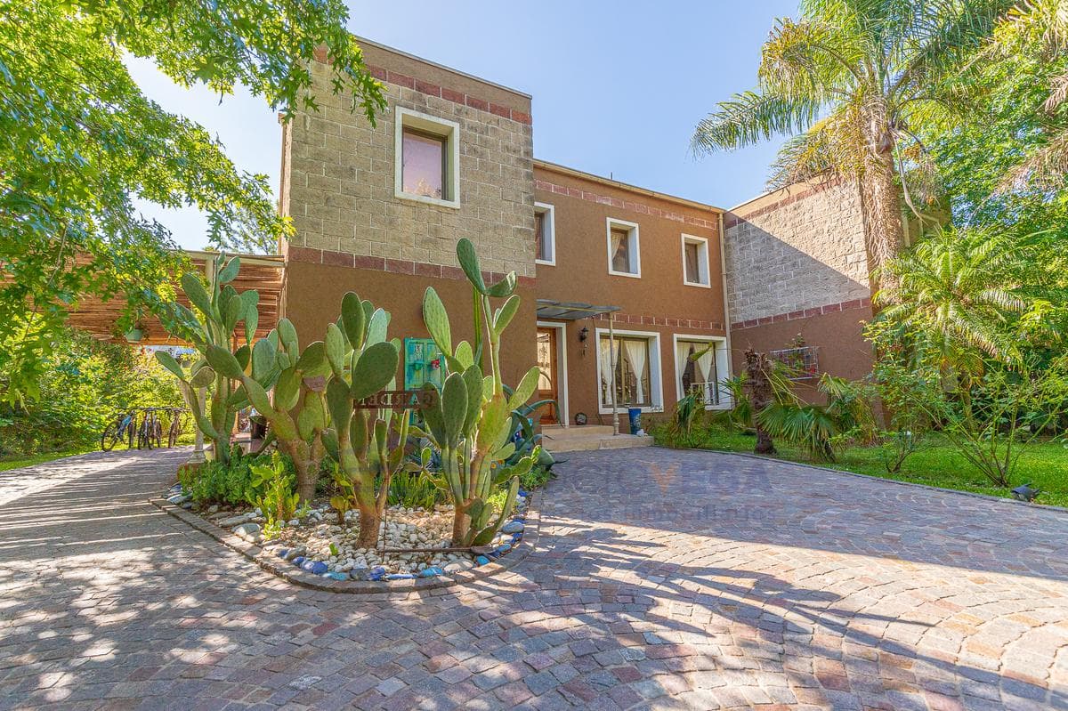 Impecable casa en venta en Campos de Álvarez C. C. - Moreno - - 1